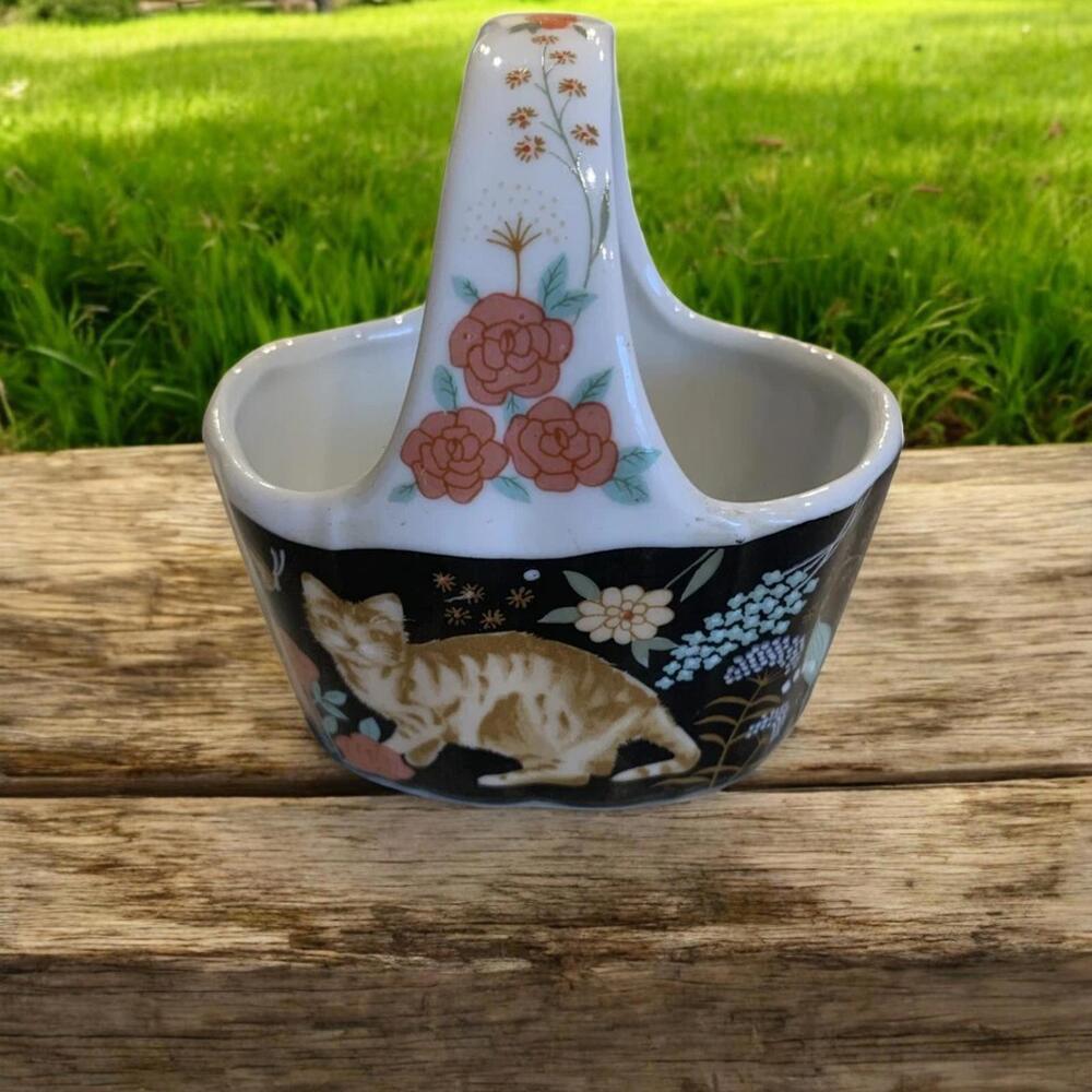 Ceramic CAT keepsake basket Tabby cat flowers made in Japan 1985 Floral